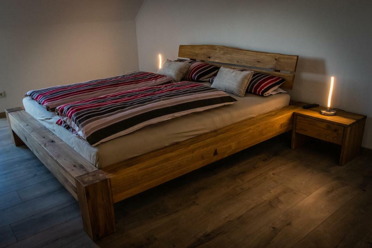 Landhaus Ferienwohnungen Mit Pool Und Wellness Neukirchen-Balbini Екстериор снимка
