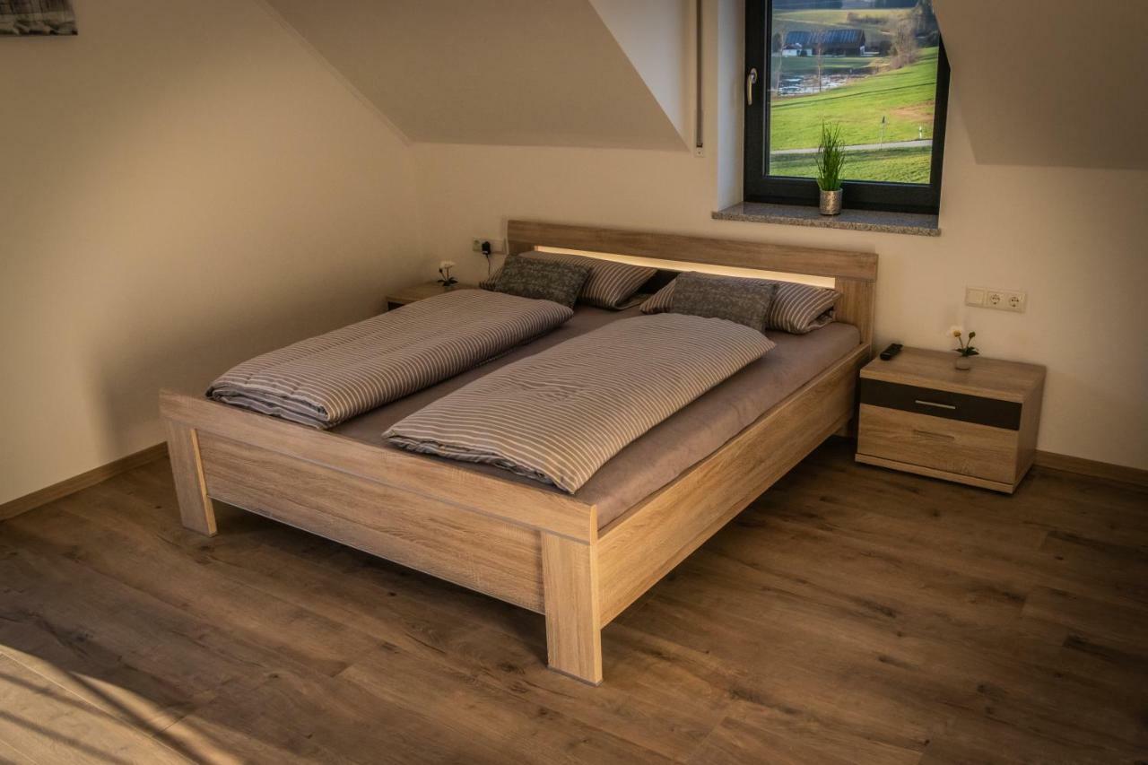 Landhaus Ferienwohnungen Mit Pool Und Wellness Neukirchen-Balbini Екстериор снимка