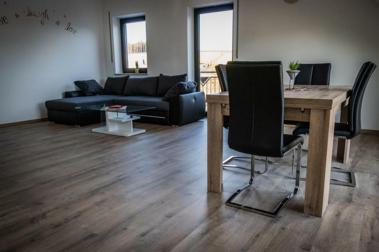 Landhaus Ferienwohnungen Mit Pool Und Wellness Neukirchen-Balbini Екстериор снимка