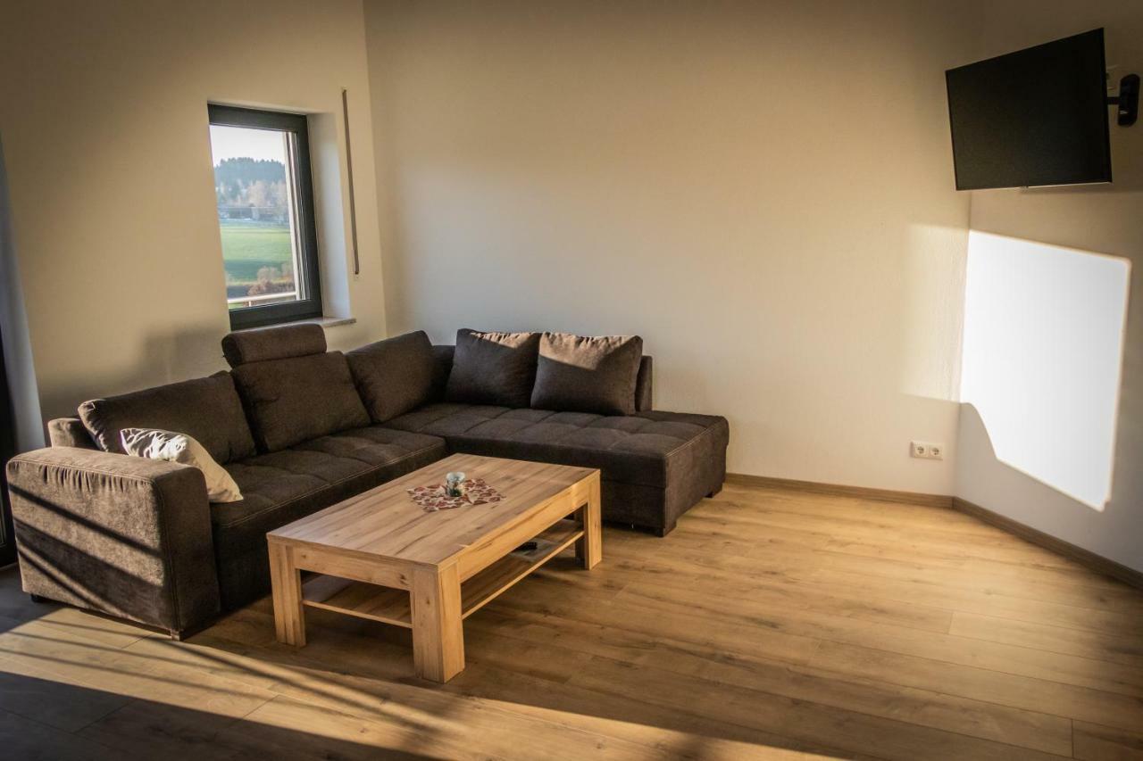 Landhaus Ferienwohnungen Mit Pool Und Wellness Neukirchen-Balbini Екстериор снимка