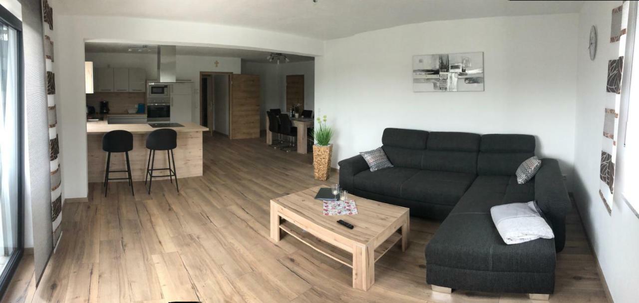 Landhaus Ferienwohnungen Mit Pool Und Wellness Neukirchen-Balbini Екстериор снимка