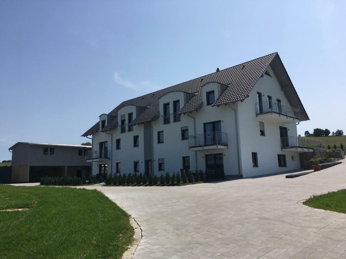 Landhaus Ferienwohnungen Mit Pool Und Wellness Neukirchen-Balbini Екстериор снимка